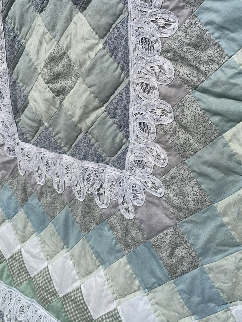 🦋 Vintage handmade White Lace w Pastel color Square Block quilt & matching sham - Picture 8 of 9